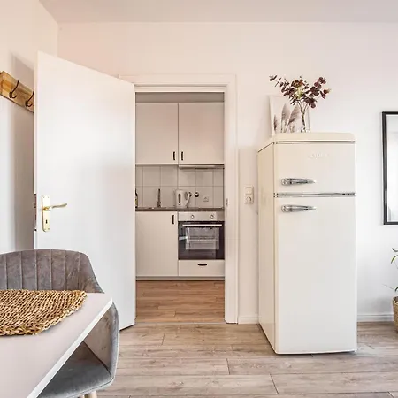 Strandblick - Liebevoll, Wassernah Mit Netflix Apartment Eckernfoerde