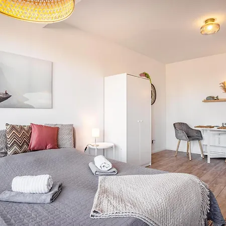 Apartment Strandblick - Liebevoll, Wassernah Mit Netflix Eckernfoerde